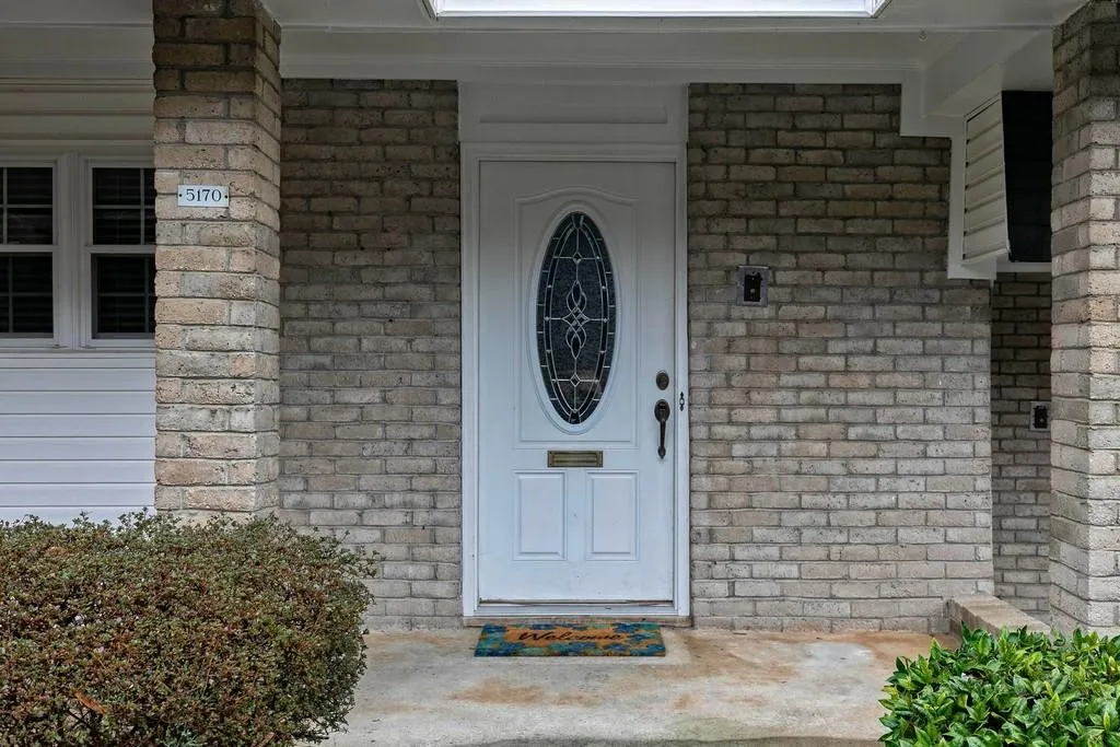5170 Chemin De Vie, Atlanta, Georgia 30342, 2 Bedrooms Bedrooms, ,2 BathroomsBathrooms,Residential,Sold,5170 Chemin De Vie,6685857