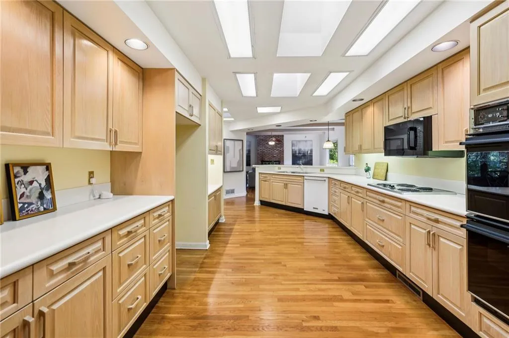 110 Stewart Drive, Atlanta, Georgia 30342, 3 Bedrooms Bedrooms, 0 ,4 BathroomsBathrooms,Land,For Sale,110 Stewart Drive,7654071