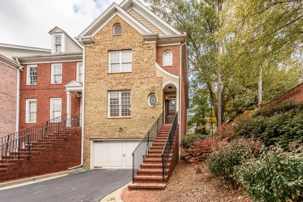 205 Chemin De Vie, Atlanta, Georgia 30342, 3 Bedrooms Bedrooms, ,3 BathroomsBathrooms,Residential,Sold,205 Chemin De Vie,5950038