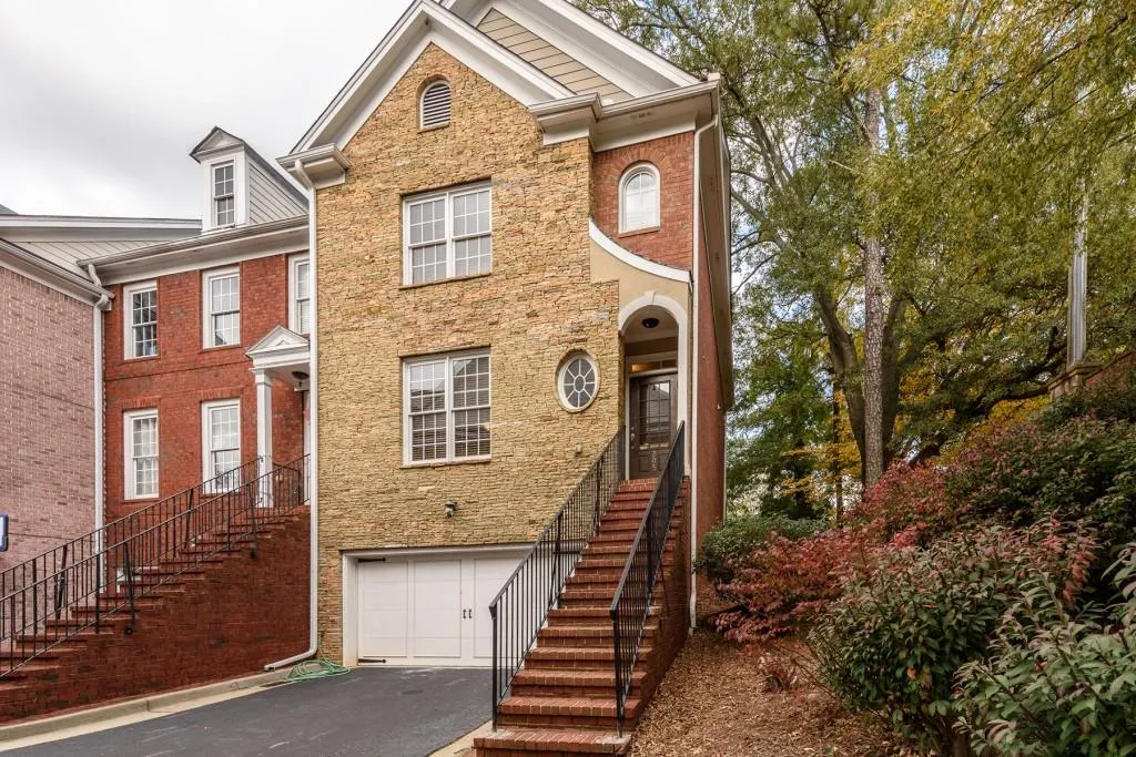 205 Chemin De Vie, Atlanta, Georgia 30342, 3 Bedrooms Bedrooms, ,3 BathroomsBathrooms,Residential,Sold,205 Chemin De Vie,5950038