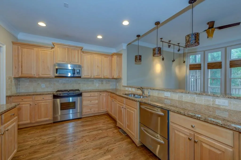 205 Chemin De Vie, Atlanta, Georgia 30342, 3 Bedrooms Bedrooms, ,3 BathroomsBathrooms,Residential,Sold,205 Chemin De Vie,5950038