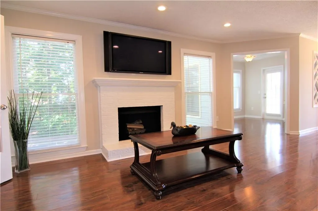 911 Hollyfax Circle, Sandy Springs, Georgia 30328, 2 Bedrooms Bedrooms, ,2 BathroomsBathrooms,Residential,Sold,911 Hollyfax Circle,5842896