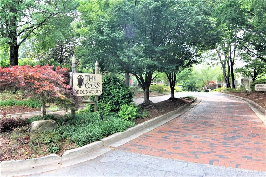 911 Hollyfax Circle, Sandy Springs, Georgia 30328, 2 Bedrooms Bedrooms, ,2 BathroomsBathrooms,Residential,Sold,911 Hollyfax Circle,5842896