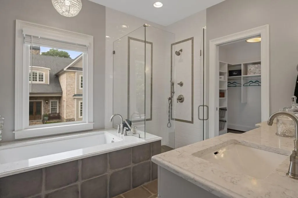 1070 Dunroven Drive Ne, Sandy Springs, Georgia 30342, 5 Bedrooms Bedrooms, ,3 BathroomsBathrooms,Residential,Sold,1070 Dunroven Drive Ne,6719207