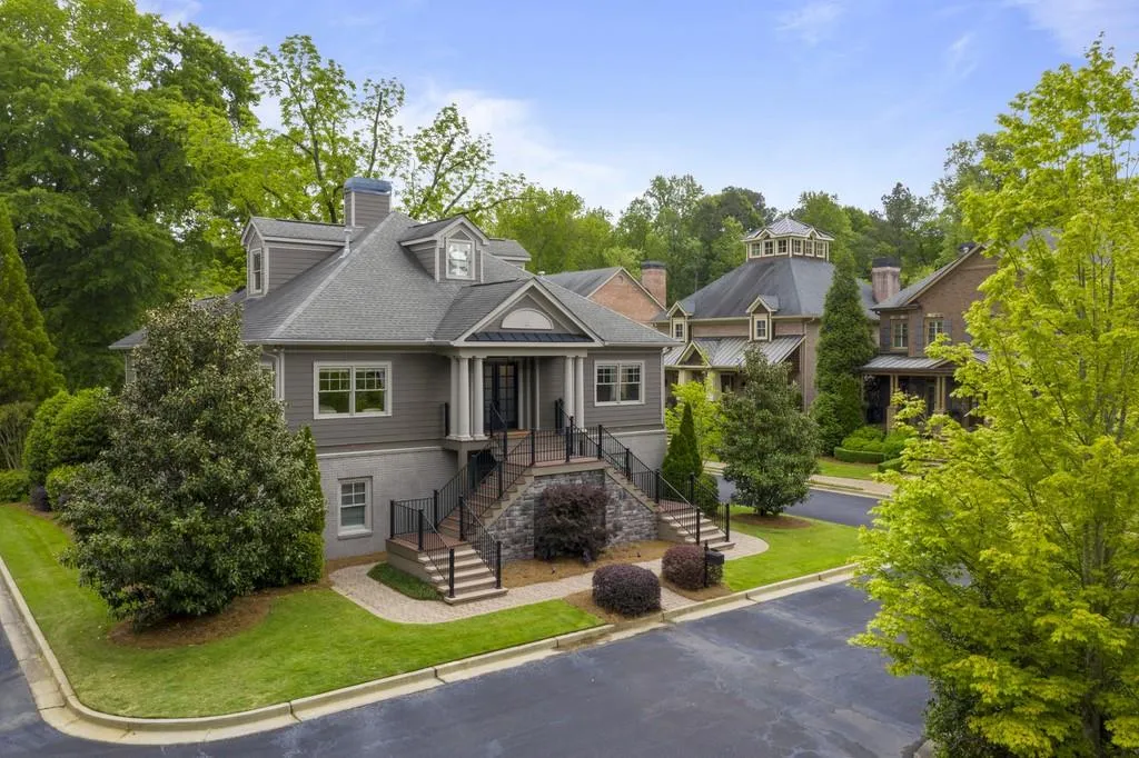 1070 Dunroven Drive Ne, Sandy Springs, Georgia 30342, 5 Bedrooms Bedrooms, ,3 BathroomsBathrooms,Residential,Sold,1070 Dunroven Drive Ne,6719207