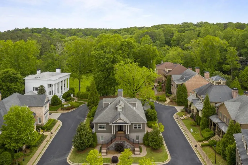 1070 Dunroven Drive Ne, Sandy Springs, Georgia 30342, 5 Bedrooms Bedrooms, ,3 BathroomsBathrooms,Residential,Sold,1070 Dunroven Drive Ne,6719207
