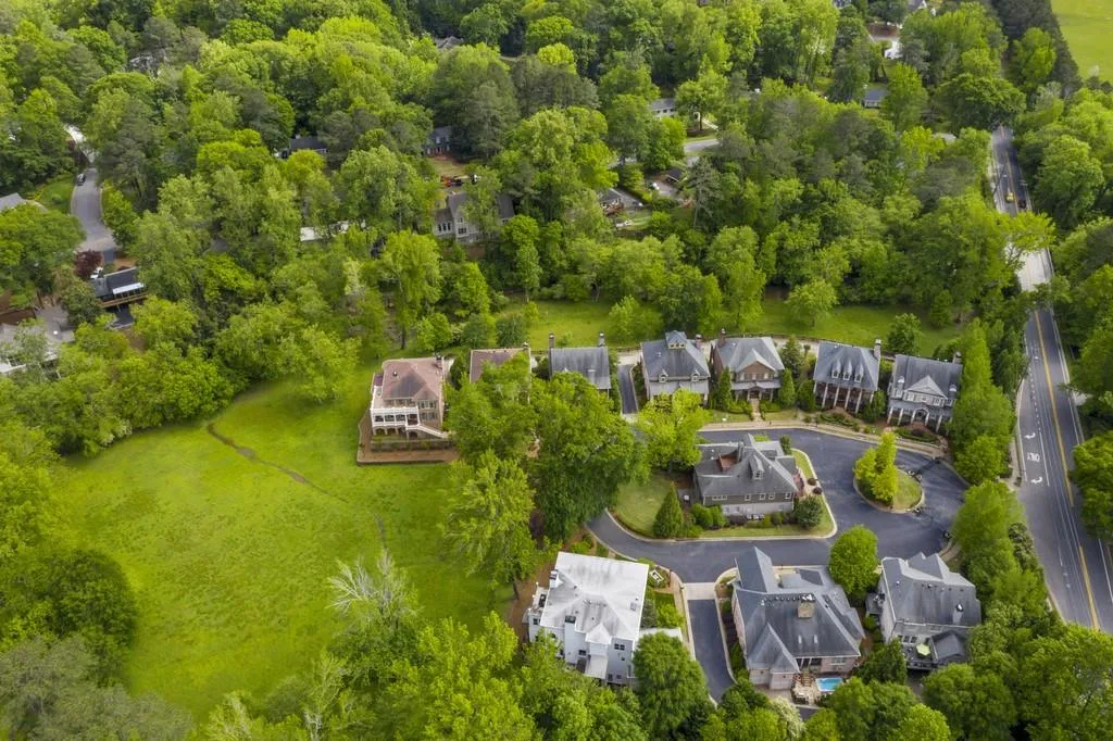 1070 Dunroven Drive Ne, Sandy Springs, Georgia 30342, 5 Bedrooms Bedrooms, ,3 BathroomsBathrooms,Residential,Sold,1070 Dunroven Drive Ne,6719207