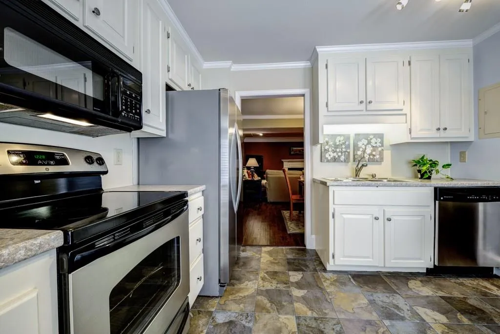 410 Forestgate Court Unit 410, Sandy Springs, Georgia 30350, 2 Bedrooms Bedrooms, ,2 BathroomsBathrooms,Residential,Sold,410 Forestgate Court Unit 410,5620188