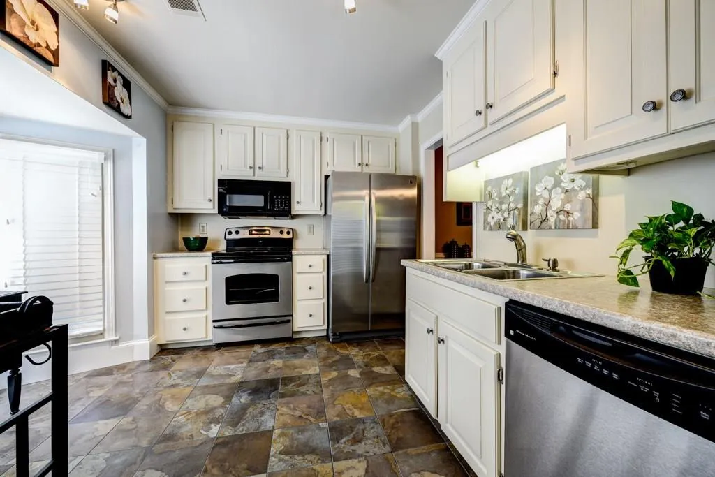 410 Forestgate Court Unit 410, Sandy Springs, Georgia 30350, 2 Bedrooms Bedrooms, ,2 BathroomsBathrooms,Residential,Sold,410 Forestgate Court Unit 410,5620188