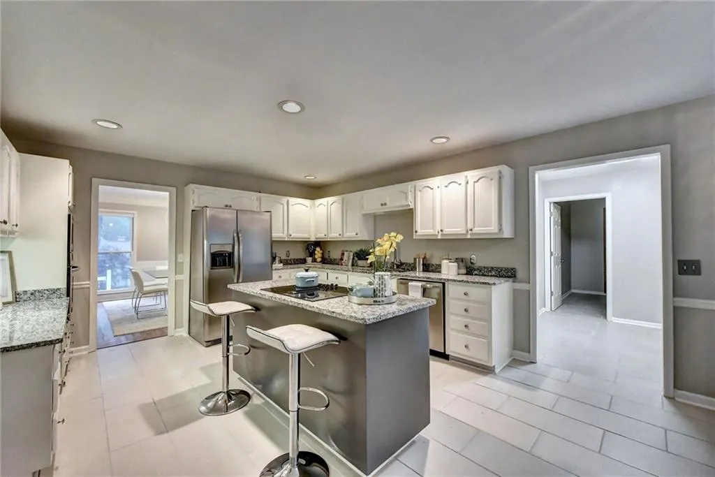 175 Wing Mill Road, Sandy Springs, Georgia 30350, 4 Bedrooms Bedrooms, ,3 BathroomsBathrooms,Residential,Sold,175 Wing Mill Road,6800641