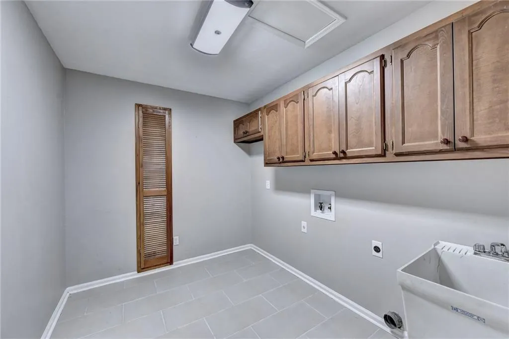 175 Wing Mill Road, Sandy Springs, Georgia 30350, 4 Bedrooms Bedrooms, ,3 BathroomsBathrooms,Residential,Sold,175 Wing Mill Road,6800641