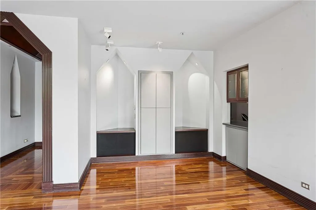 2660 Peachtree Road Nw Unit 4a, Atlanta, Georgia 30305, 2 Bedrooms Bedrooms, 0 ,2 BathroomsBathrooms,Residential,For Sale,2660 Peachtree Road Nw Unit 4a,7748419