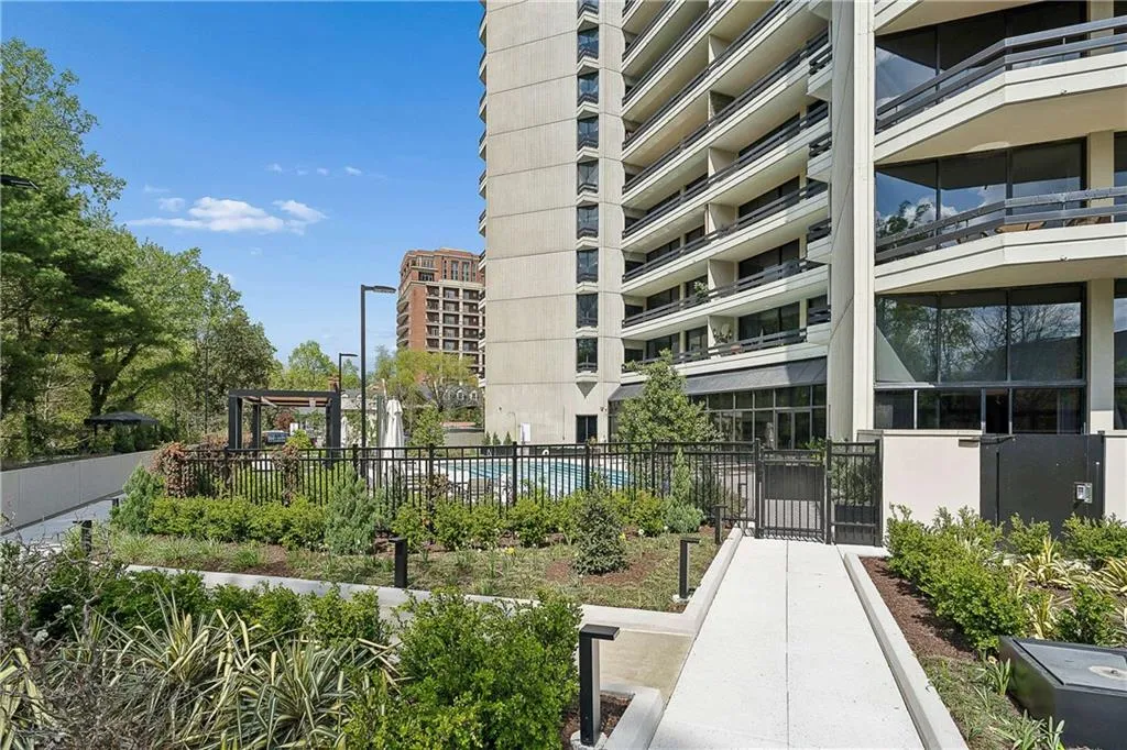 View of apartment building / complex