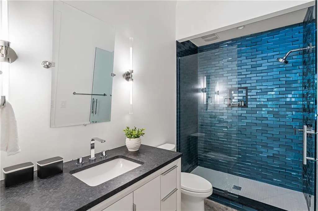 Bathroom on the terrace level