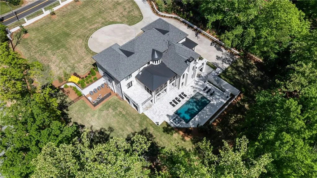 5260 Long Island Drive Nw, Atlanta, Georgia 30327, 8 Bedrooms Bedrooms, ,7 BathroomsBathrooms,Residential,For Sale,5260 Long Island Drive Nw,7704160