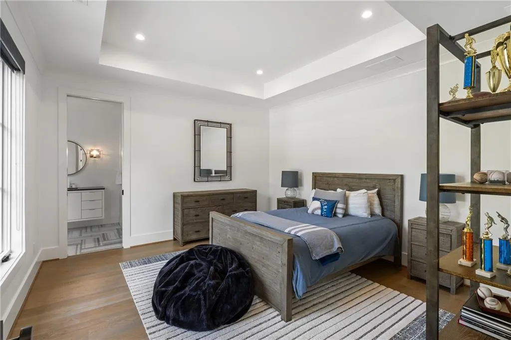 Secondary bedroom