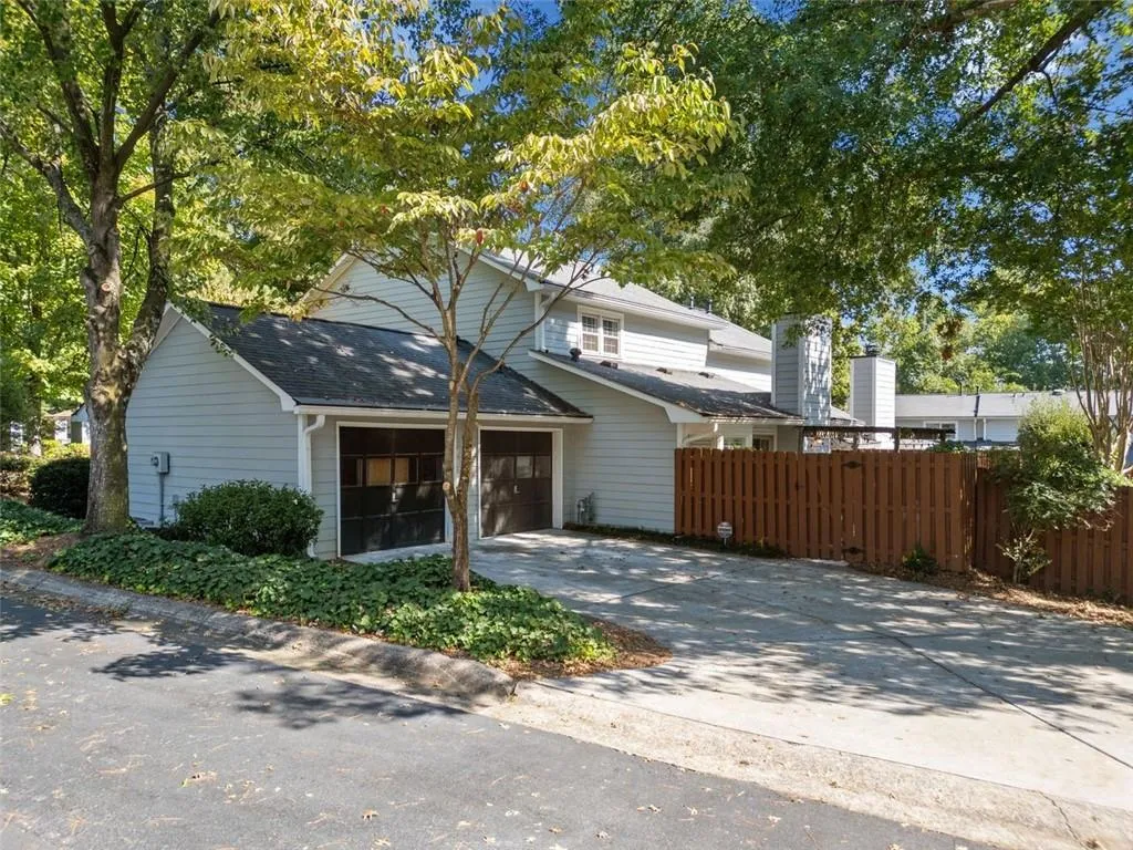 View of front property