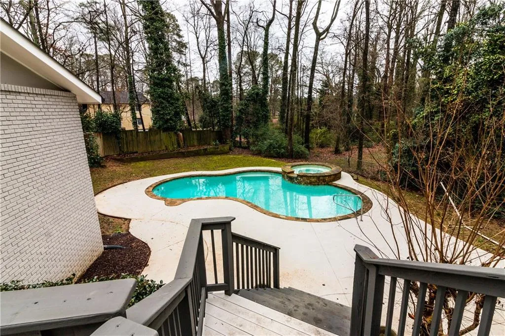 805 Spalding Drive, Sandy Springs, Georgia 30328, 4 Bedrooms Bedrooms, ,3 BathroomsBathrooms,Residential,Sold,805 Spalding Drive,5962993