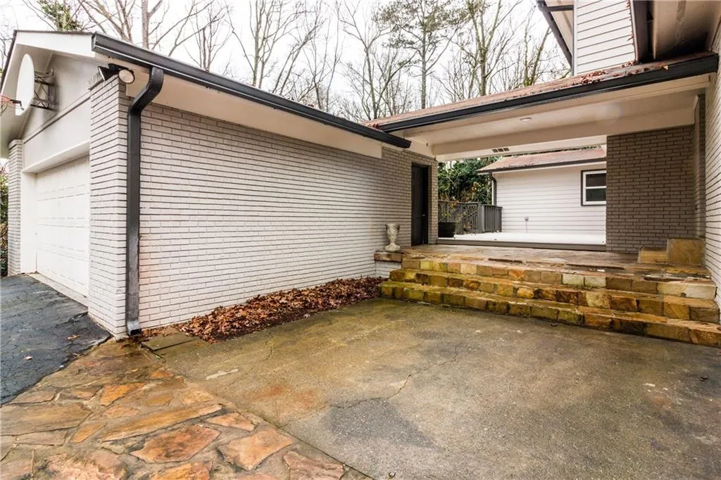 805 Spalding Drive, Sandy Springs, Georgia 30328, 4 Bedrooms Bedrooms, ,3 BathroomsBathrooms,Residential,Sold,805 Spalding Drive,5962993