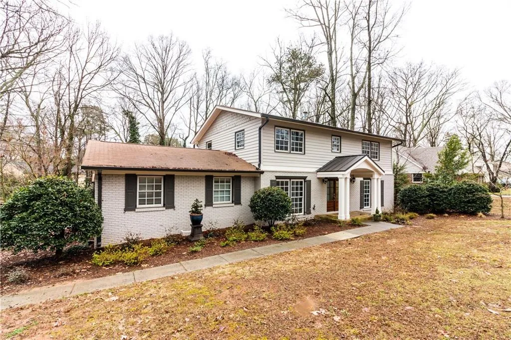 805 Spalding Drive, Sandy Springs, Georgia 30328, 4 Bedrooms Bedrooms, ,3 BathroomsBathrooms,Residential,Sold,805 Spalding Drive,5962993