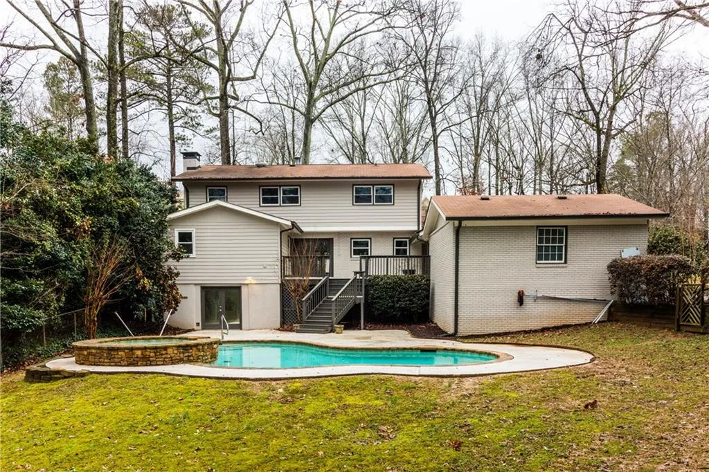 805 Spalding Drive, Sandy Springs, Georgia 30328, 4 Bedrooms Bedrooms, ,3 BathroomsBathrooms,Residential,Sold,805 Spalding Drive,5962993