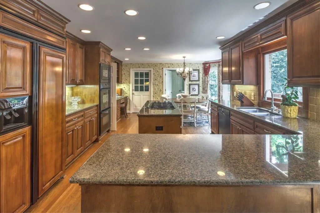 300 Cameron Ridge Drive, Sandy Springs, Georgia 30328, 5 Bedrooms Bedrooms, ,4 BathroomsBathrooms,Residential,Sold,300 Cameron Ridge Drive,5790019