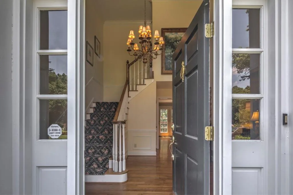 300 Cameron Ridge Drive, Sandy Springs, Georgia 30328, 5 Bedrooms Bedrooms, ,4 BathroomsBathrooms,Residential,Sold,300 Cameron Ridge Drive,5790019