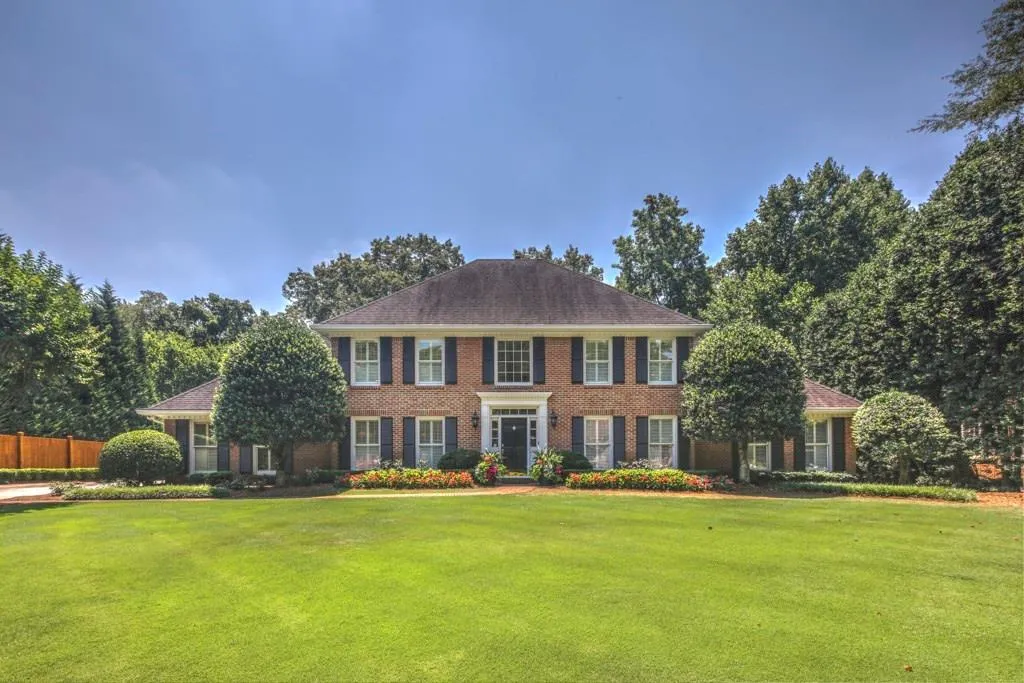 300 Cameron Ridge Drive, Sandy Springs, Georgia 30328, 5 Bedrooms Bedrooms, ,4 BathroomsBathrooms,Residential,Sold,300 Cameron Ridge Drive,5790019