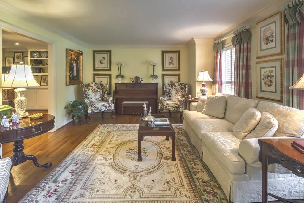 300 Cameron Ridge Drive, Sandy Springs, Georgia 30328, 5 Bedrooms Bedrooms, ,4 BathroomsBathrooms,Residential,Sold,300 Cameron Ridge Drive,5790019
