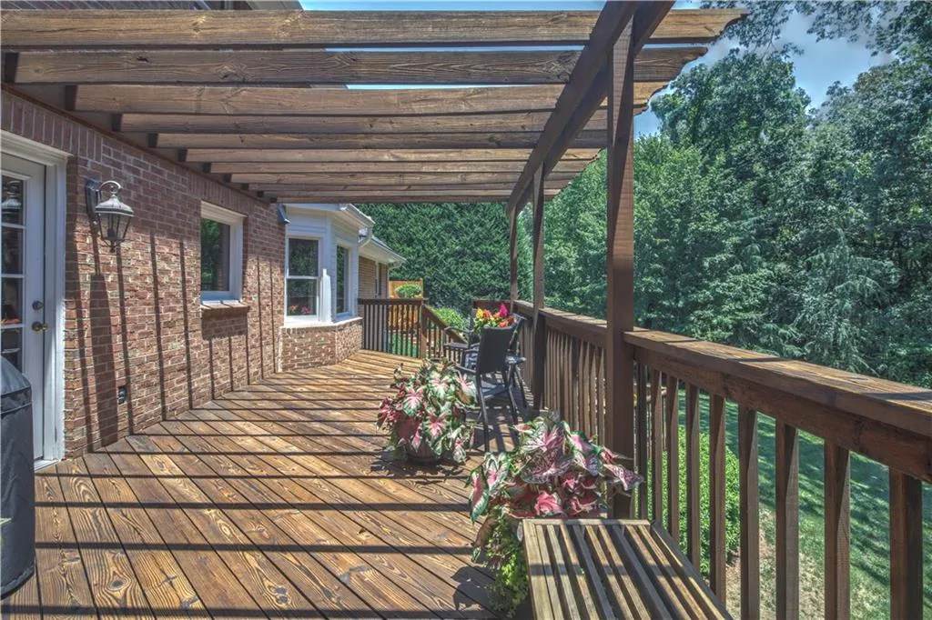 300 Cameron Ridge Drive, Sandy Springs, Georgia 30328, 5 Bedrooms Bedrooms, ,4 BathroomsBathrooms,Residential,Sold,300 Cameron Ridge Drive,5790019