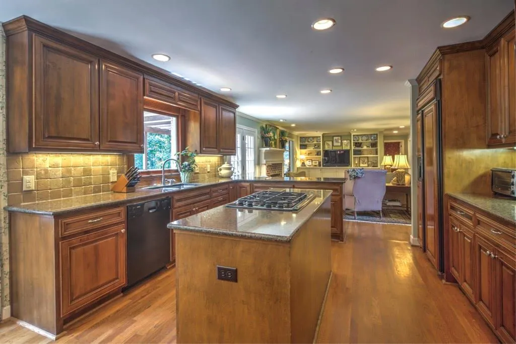 300 Cameron Ridge Drive, Sandy Springs, Georgia 30328, 5 Bedrooms Bedrooms, ,4 BathroomsBathrooms,Residential,Sold,300 Cameron Ridge Drive,5790019