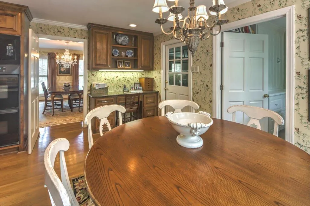 300 Cameron Ridge Drive, Sandy Springs, Georgia 30328, 5 Bedrooms Bedrooms, ,4 BathroomsBathrooms,Residential,Sold,300 Cameron Ridge Drive,5790019