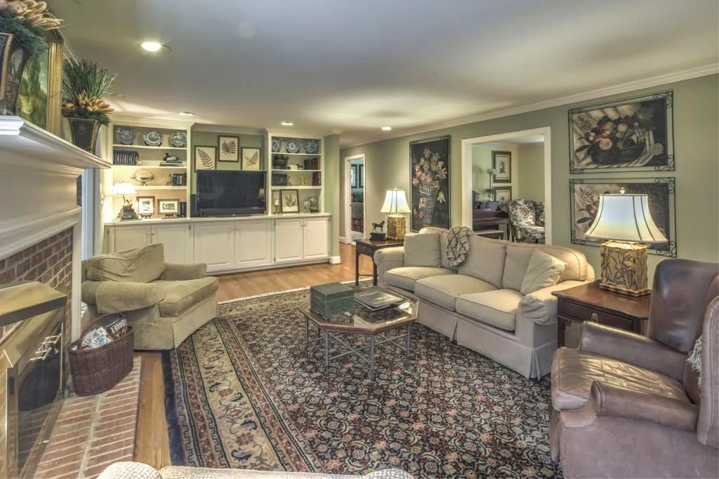300 Cameron Ridge Drive, Sandy Springs, Georgia 30328, 5 Bedrooms Bedrooms, ,4 BathroomsBathrooms,Residential,Sold,300 Cameron Ridge Drive,5790019