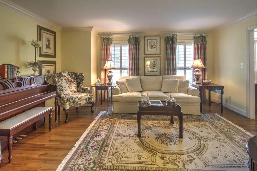 300 Cameron Ridge Drive, Sandy Springs, Georgia 30328, 5 Bedrooms Bedrooms, ,4 BathroomsBathrooms,Residential,Sold,300 Cameron Ridge Drive,5790019