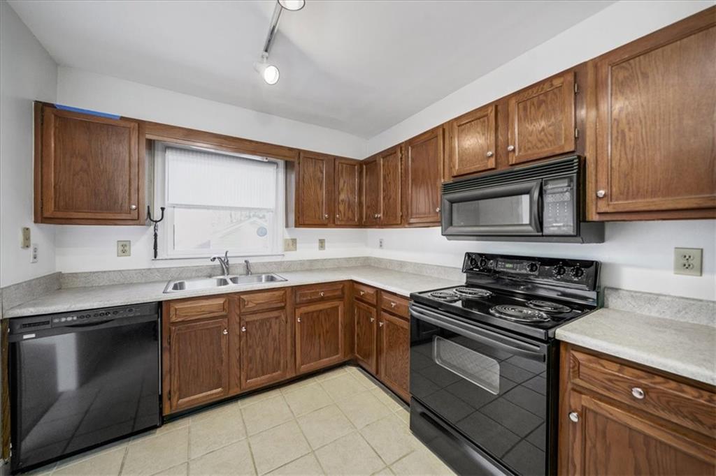 7500 Roswell Road Unit 89, Sandy Springs, Georgia 30350, 2 Bedrooms Bedrooms, ,2 BathroomsBathrooms,Residential,Sold,7500 Roswell Road Unit 89,7313602