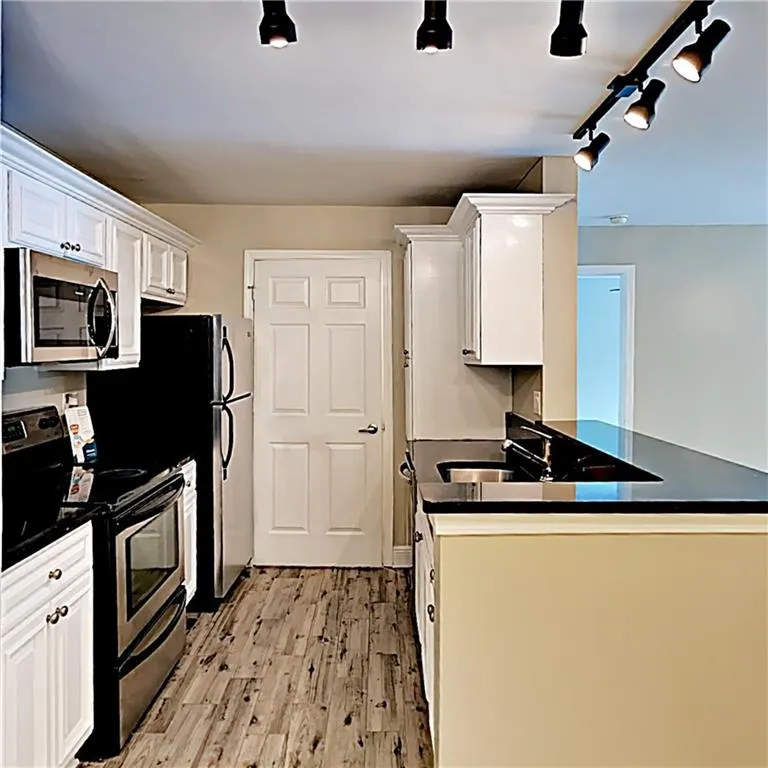 7103 Santa Fe Parkway, Sandy Springs, Georgia 30350, 2 Bedrooms Bedrooms, ,2 BathroomsBathrooms,Residential,Sold,7103 Santa Fe Parkway,6576369