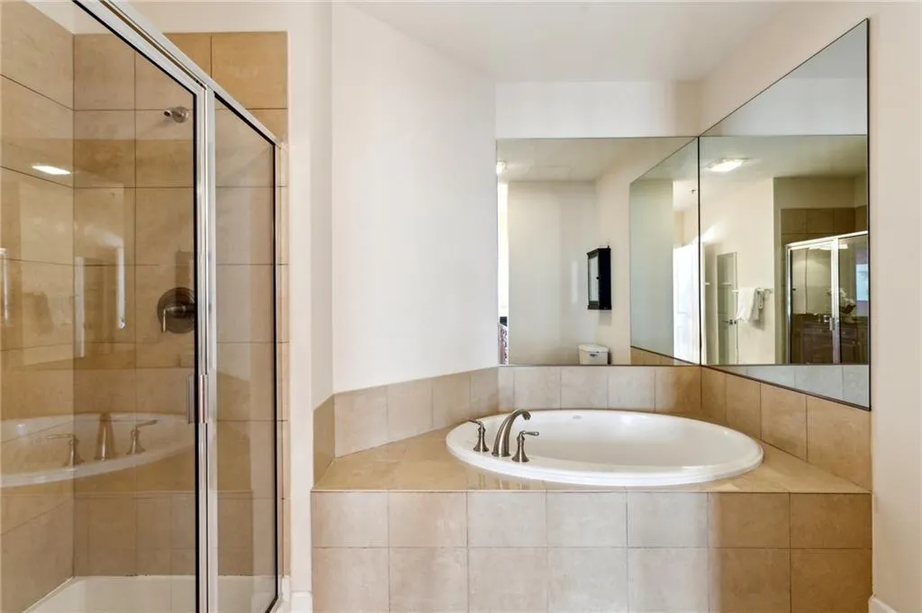 325 E Paces Ferry Road Ne Unit 1608, Atlanta, Georgia 30305, 2 Bedrooms Bedrooms, ,3 BathroomsBathrooms,Residential,For Sale,325 E Paces Ferry Road Ne Unit 1608,7621311