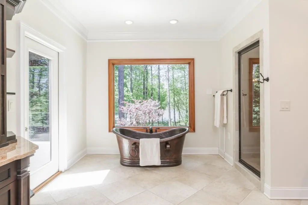 9365 Huntcliff Trace, Sandy Springs, Georgia 30350, 5 Bedrooms Bedrooms, ,5 BathroomsBathrooms,Residential,Sold,9365 Huntcliff Trace,6542290