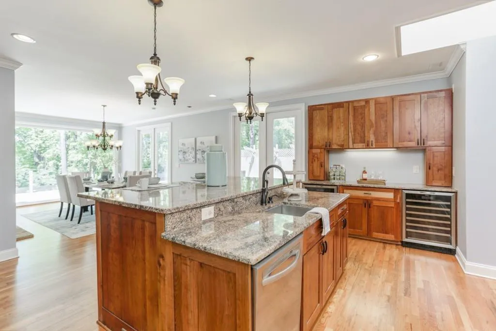 9365 Huntcliff Trace, Sandy Springs, Georgia 30350, 5 Bedrooms Bedrooms, ,5 BathroomsBathrooms,Residential,Sold,9365 Huntcliff Trace,6542290