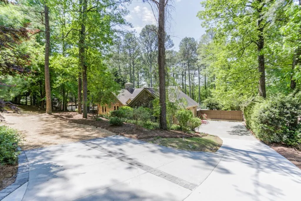 9365 Huntcliff Trace, Sandy Springs, Georgia 30350, 5 Bedrooms Bedrooms, ,5 BathroomsBathrooms,Residential,Sold,9365 Huntcliff Trace,6542290