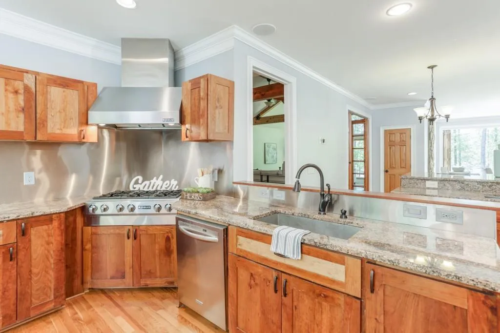 9365 Huntcliff Trace, Sandy Springs, Georgia 30350, 5 Bedrooms Bedrooms, ,5 BathroomsBathrooms,Residential,Sold,9365 Huntcliff Trace,6542290