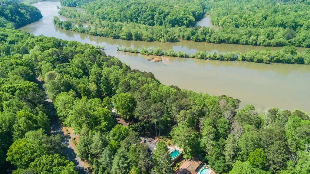 9365 Huntcliff Trace, Sandy Springs, Georgia 30350, 5 Bedrooms Bedrooms, ,5 BathroomsBathrooms,Residential,Sold,9365 Huntcliff Trace,6542290