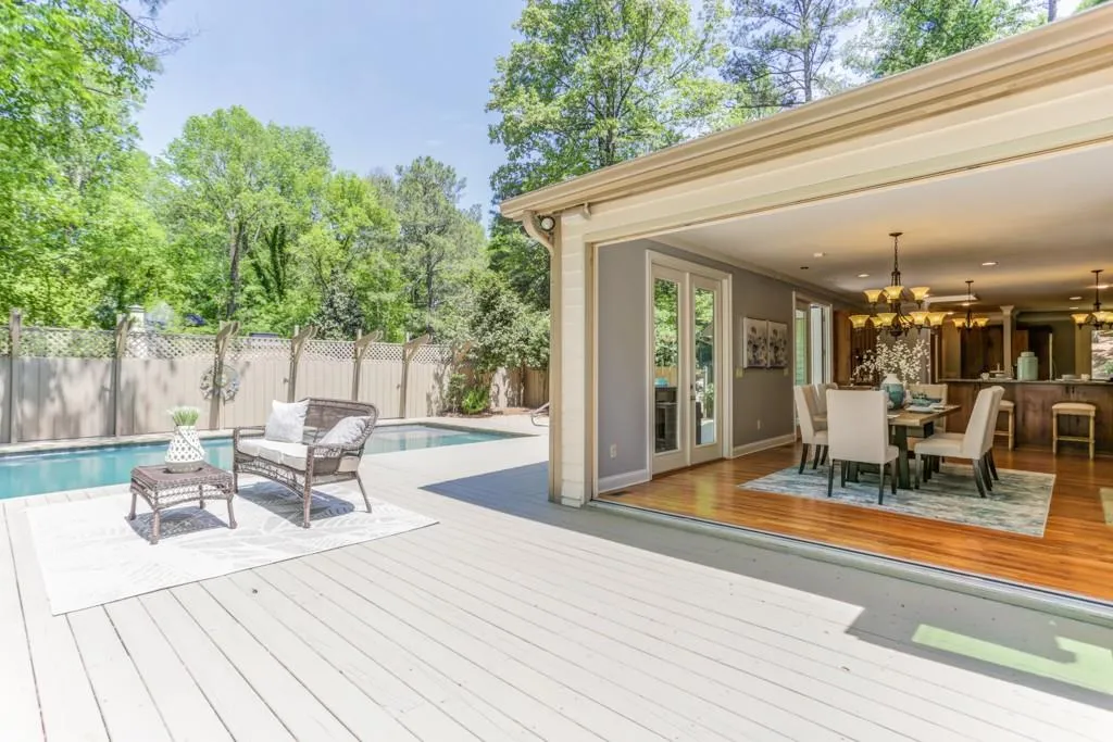 9365 Huntcliff Trace, Sandy Springs, Georgia 30350, 5 Bedrooms Bedrooms, ,5 BathroomsBathrooms,Residential,Sold,9365 Huntcliff Trace,6542290