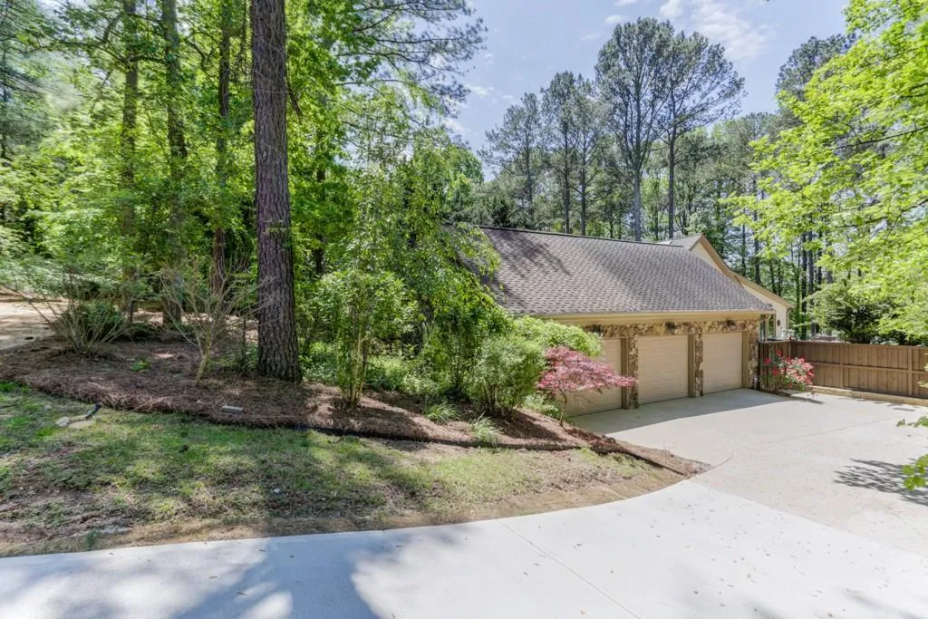 9365 Huntcliff Trace, Sandy Springs, Georgia 30350, 5 Bedrooms Bedrooms, ,5 BathroomsBathrooms,Residential,Sold,9365 Huntcliff Trace,6542290
