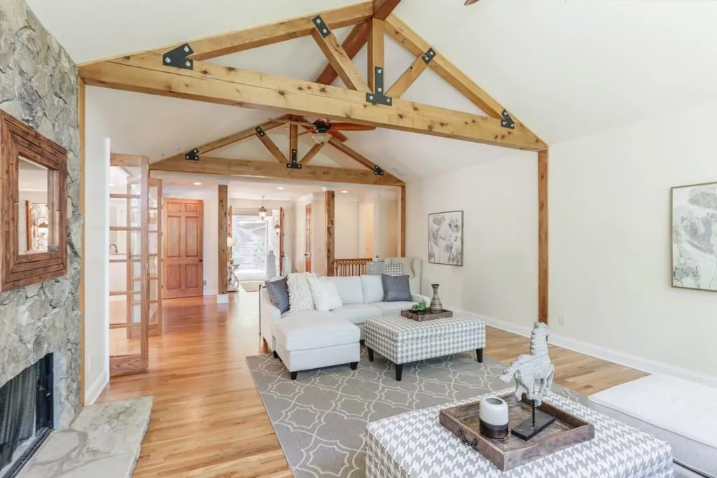 9365 Huntcliff Trace, Sandy Springs, Georgia 30350, 5 Bedrooms Bedrooms, ,5 BathroomsBathrooms,Residential,Sold,9365 Huntcliff Trace,6542290