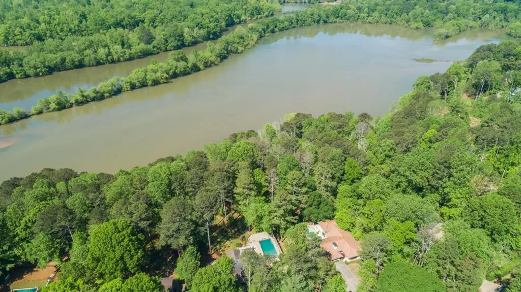 9365 Huntcliff Trace, Sandy Springs, Georgia 30350, 5 Bedrooms Bedrooms, ,5 BathroomsBathrooms,Residential,Sold,9365 Huntcliff Trace,6542290