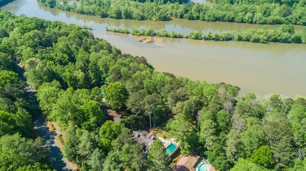 9365 Huntcliff Trace, Sandy Springs, Georgia 30350, 5 Bedrooms Bedrooms, ,5 BathroomsBathrooms,Residential,Sold,9365 Huntcliff Trace,6542290