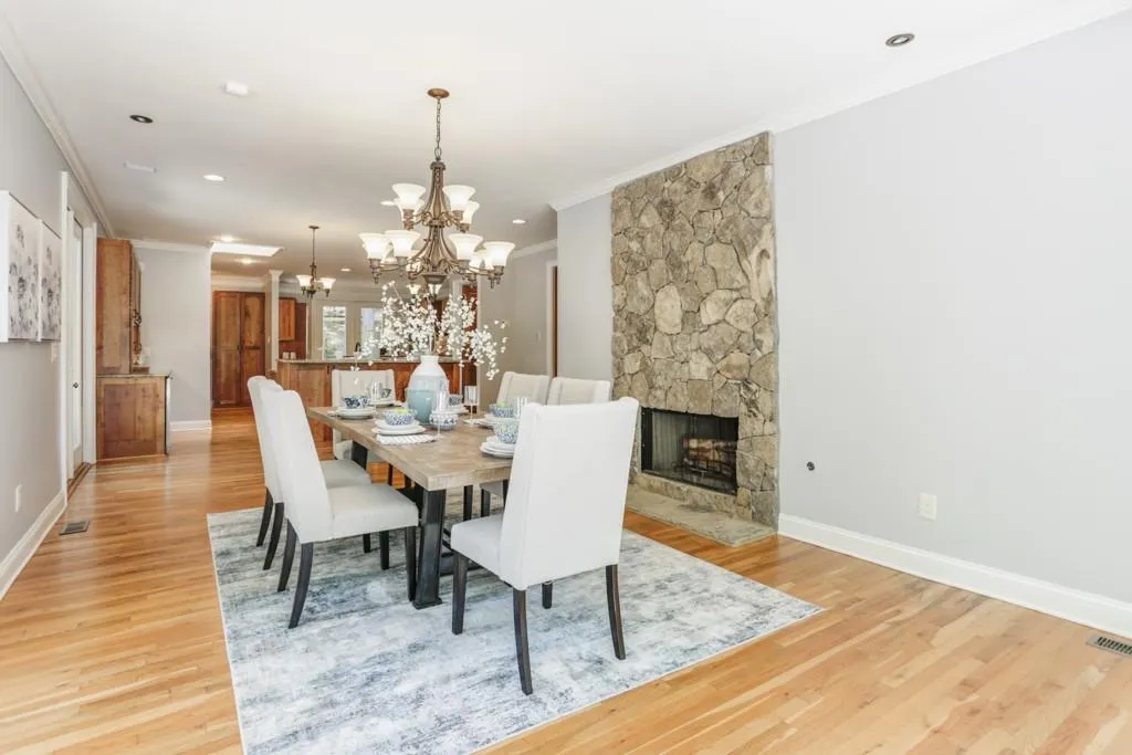 9365 Huntcliff Trace, Sandy Springs, Georgia 30350, 5 Bedrooms Bedrooms, ,5 BathroomsBathrooms,Residential,Sold,9365 Huntcliff Trace,6542290