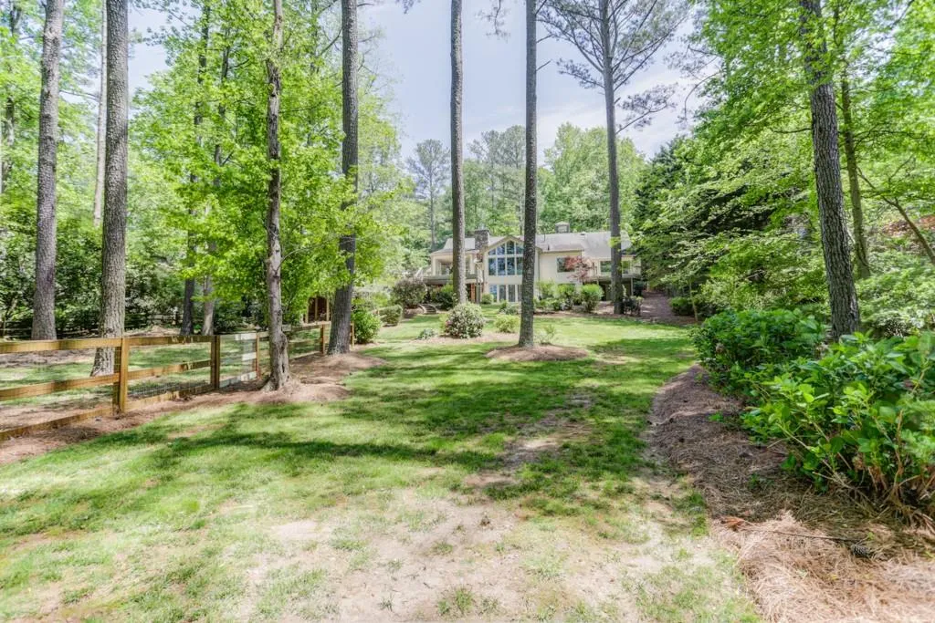 9365 Huntcliff Trace, Sandy Springs, Georgia 30350, 5 Bedrooms Bedrooms, ,5 BathroomsBathrooms,Residential,Sold,9365 Huntcliff Trace,6542290