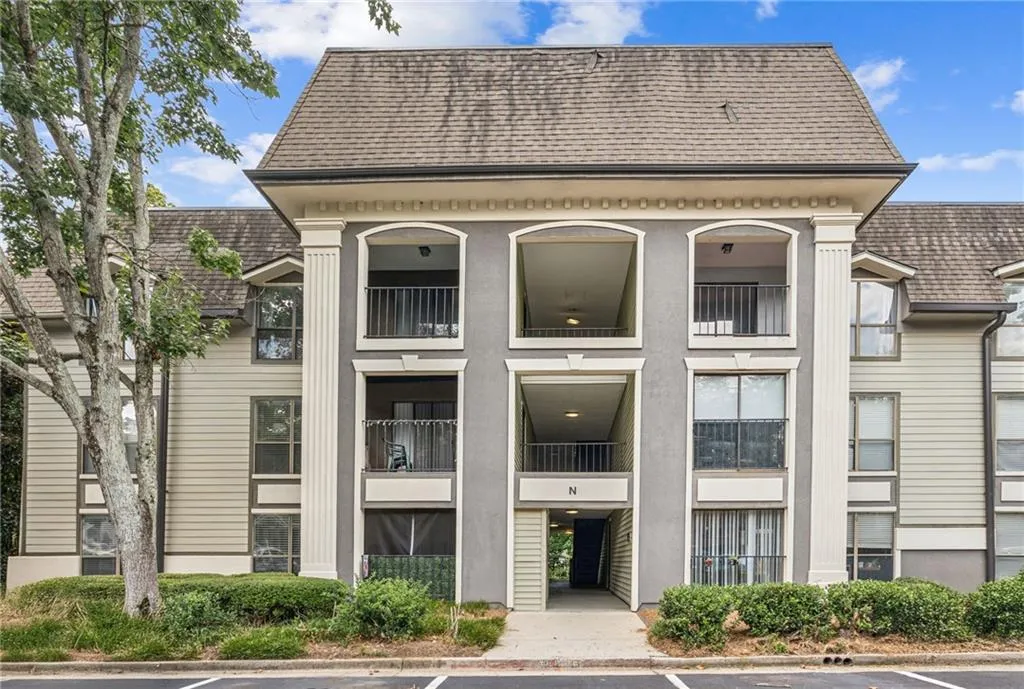 2657 Lenox Road Ne Unit N-185-3, Atlanta, Georgia 30324, 2 Bedrooms Bedrooms, ,2 BathroomsBathrooms,Residential,For Sale,2657 Lenox Road Ne Unit N-185-3,7624987